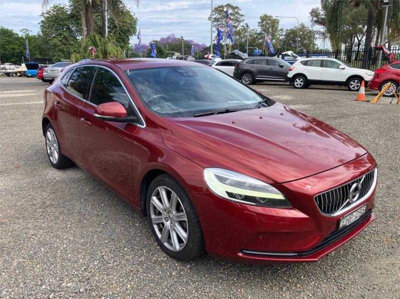 2016 Volvo V40 Hatchback T4 Inscription M Series MY17